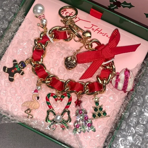 🔥 LIMITED TIME OFFER🆕- Betsey Johnson Red and Gold Holiday Charm Bracelet - Picture 6 of 7